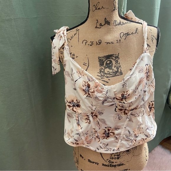 Faux corset tank - Picture 5 of 6